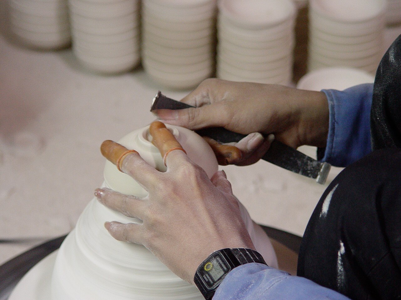 File:Bat-Trang-Ceramic-Village8.jpg