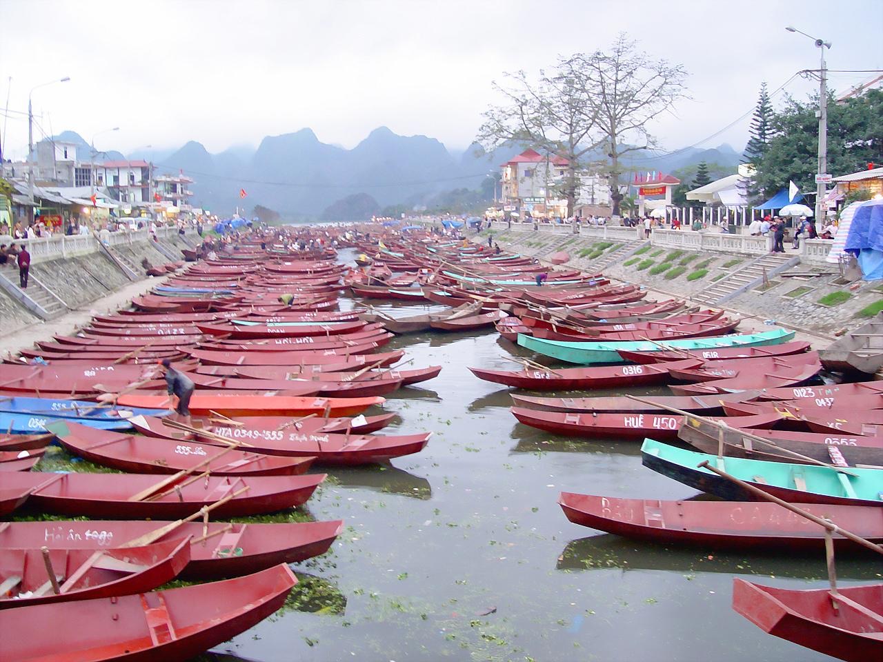 File:Chua Huong 008.jpg