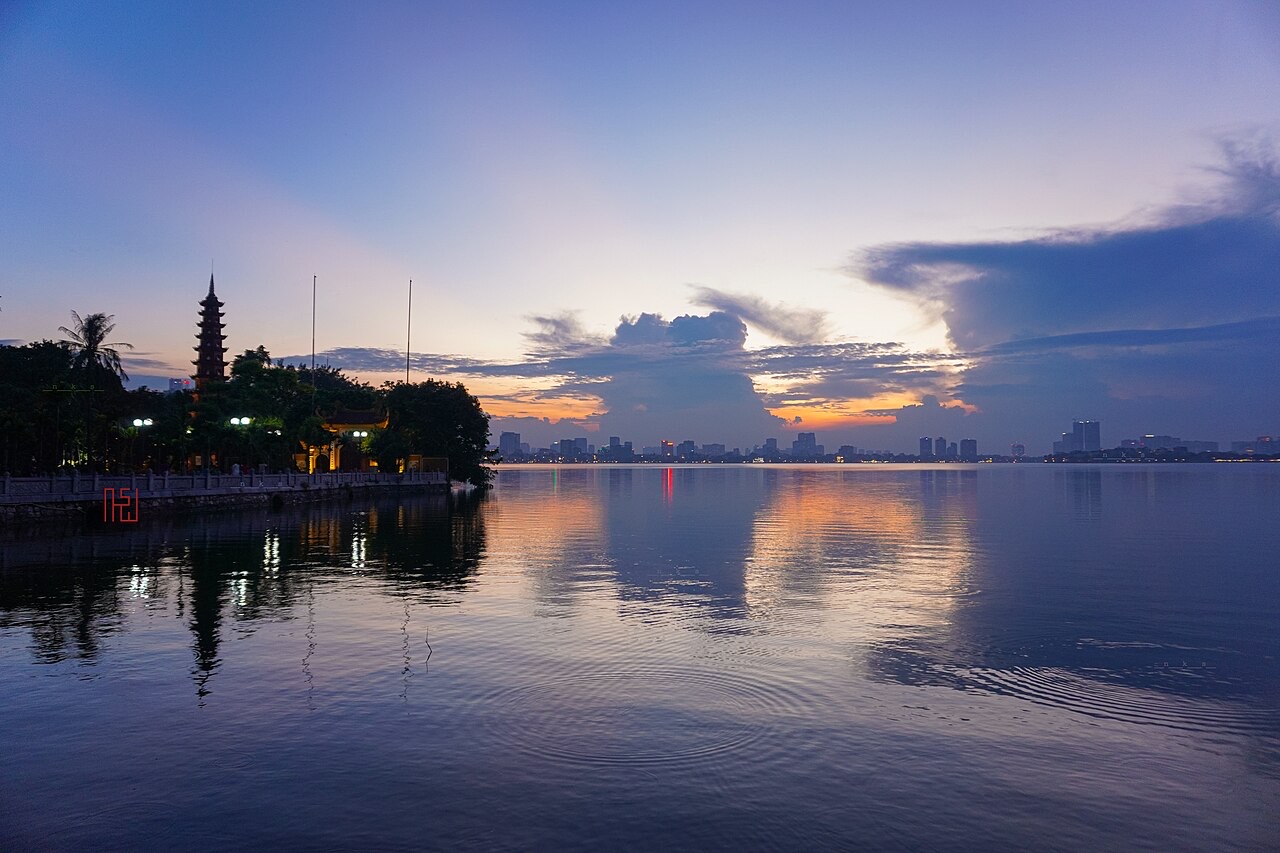 File:Hồ Tây hoàng hôn - NKS.jpg