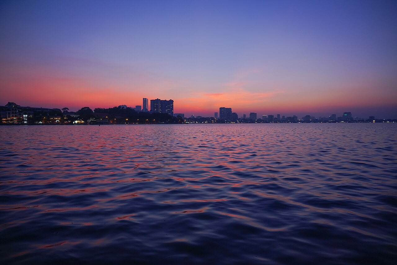 File:Hoàng hôn hồ Tây - NKS.jpg
