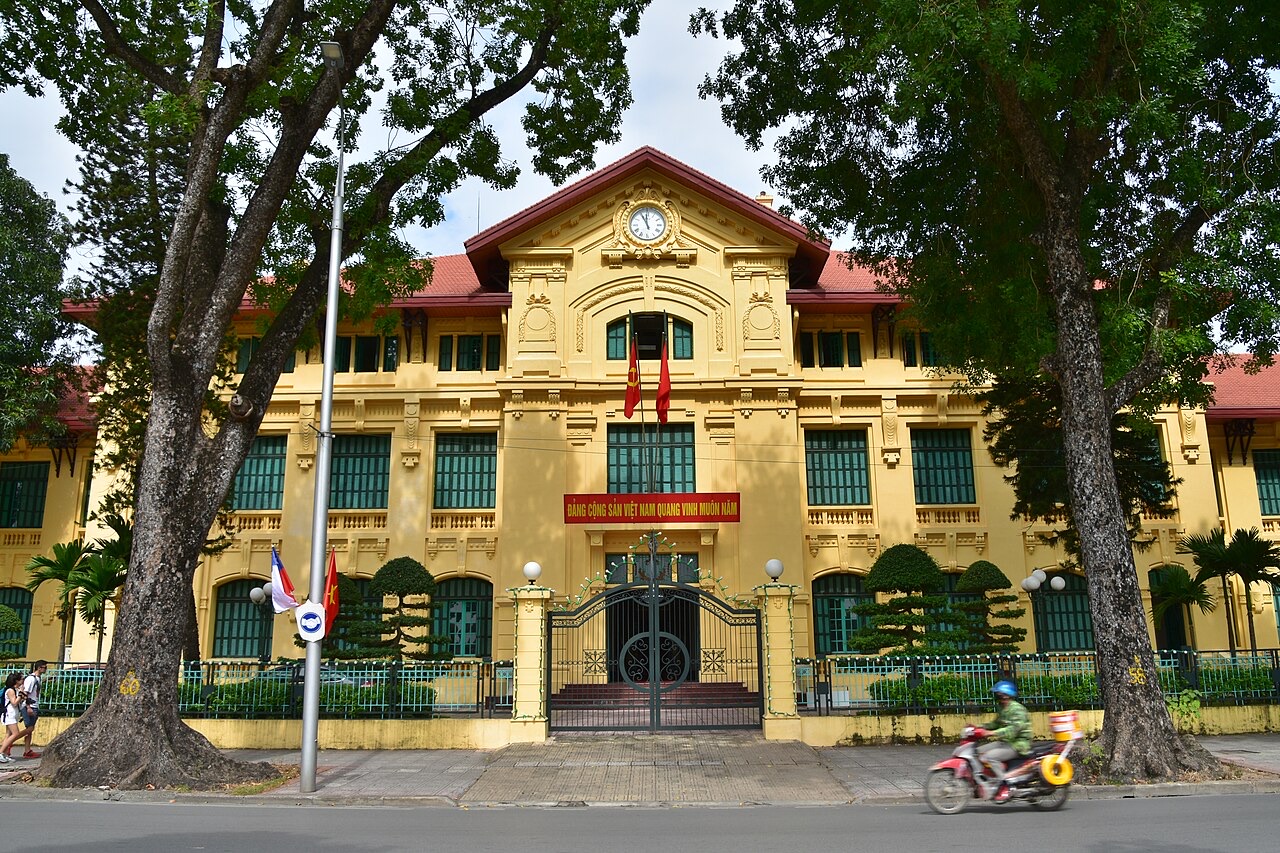 File:French colonial building, Hanoi (37608455455).jpg