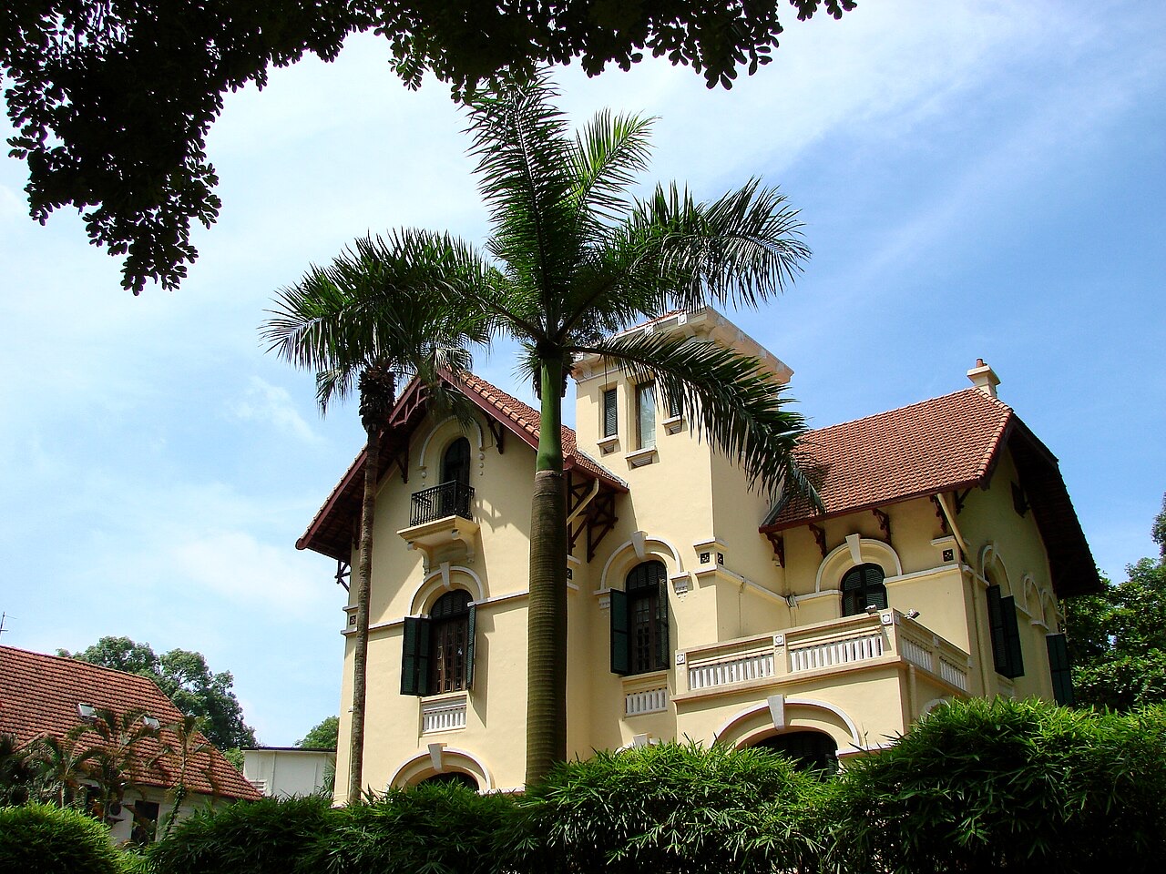 File:French COlonial Architecture - Hanoi - Vietnam.JPG