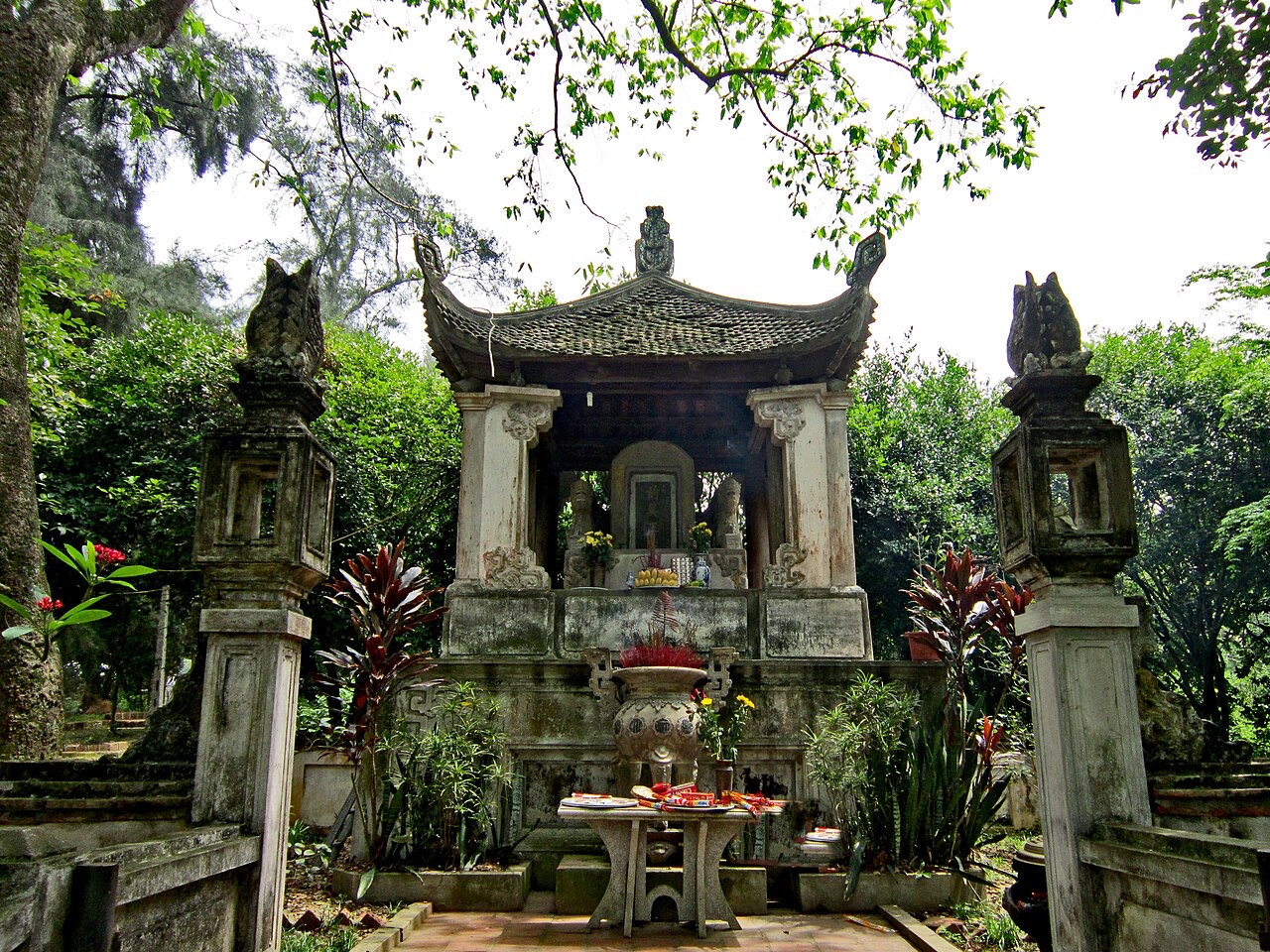 File:Lăng Ngô Quyền.jpg