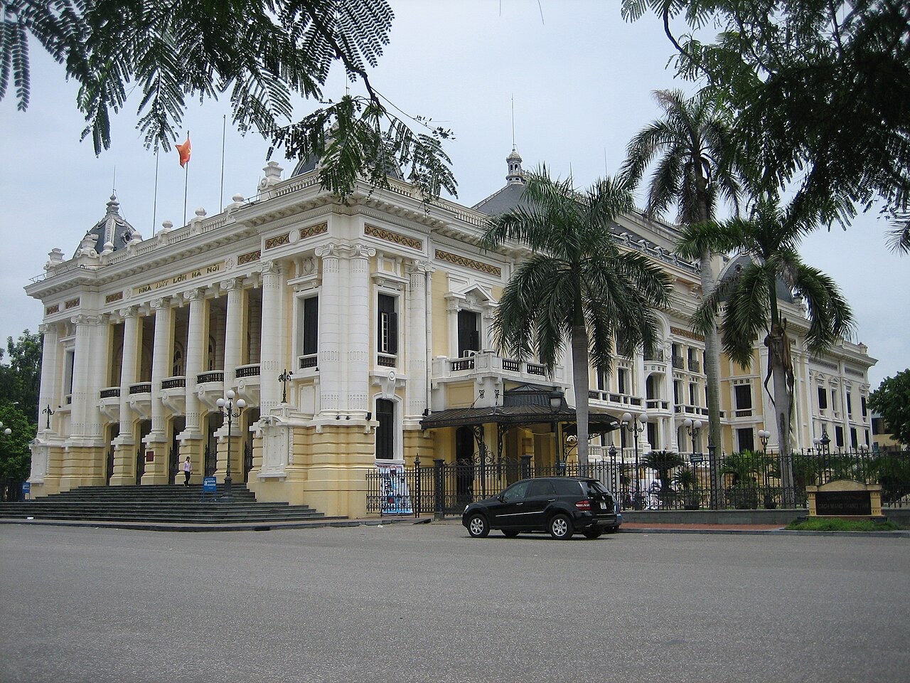File:Hanoi Opera House (1346056183).jpg