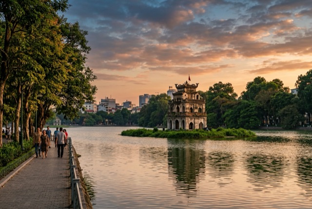 Tháp Rùa Hồ Gươm chiều muộn